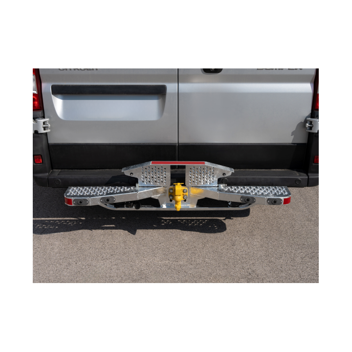 Marchepied arrière de ferrure 1400x175 avec partie centrale relevable et escamotable (4 trous) Toyota Proace Max L2H2