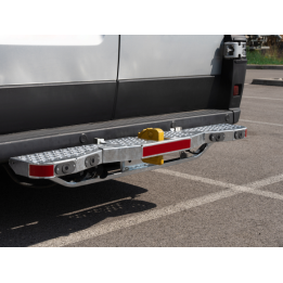 Marchepied arrière de ferrure 1400x175 avec partie centrale relevable escamotable (4 trous) Toyota Proace Max L3H2