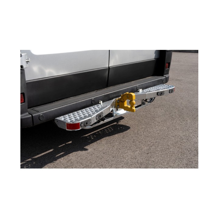 Marchepied arrière de ferrure 1400x175 avec partie centrale relevable escamotable (4 trous) Renault Master XDD L3H2