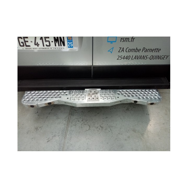 Marchepied arrière de ferrure 1400x175 avec partie centrale escamotable (6 trous) RENAULT Master III L4H2